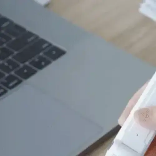 gif of RangeXTD USB being plugged in a socket
